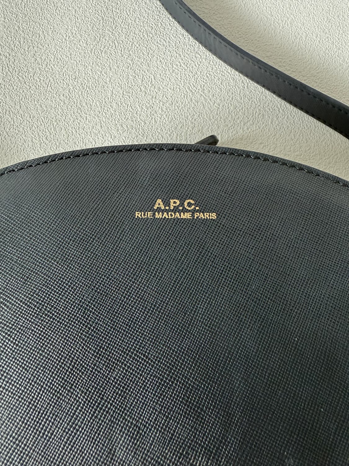 아페쎄(A.P.C) 사피아노 하프문백(NAVY) 상품이미지9
