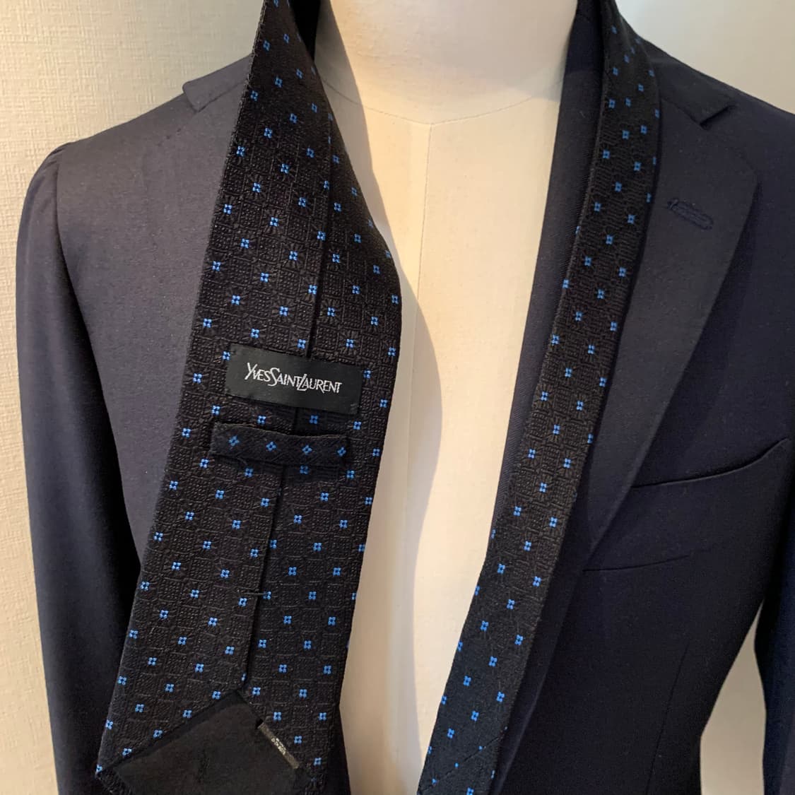 입생로랑(YSL) 블랙컬러 기하학적패턴 명품넥타이 100실크 A+등급 상품이미지2