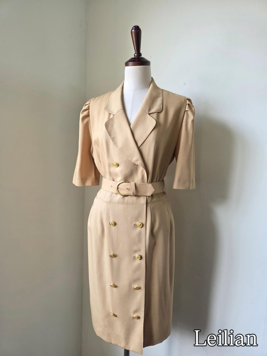 Leilian 베이지 금장 더블 버튼 벨트 원피스 상품이미지1