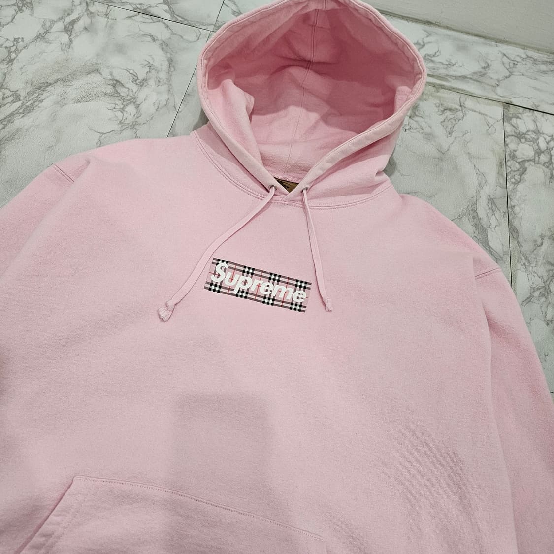 정품 슈프림 x 버버리 미들로고 핑크 후드티 상품이미지1