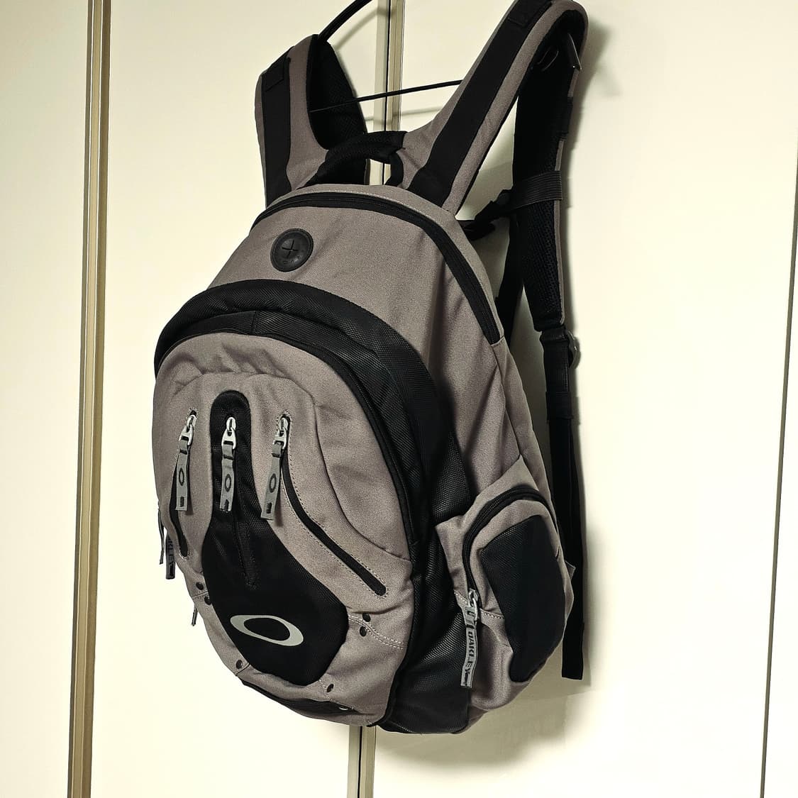 오클리 재팬 백팩 가방 다크그레이 2회착 상품이미지2