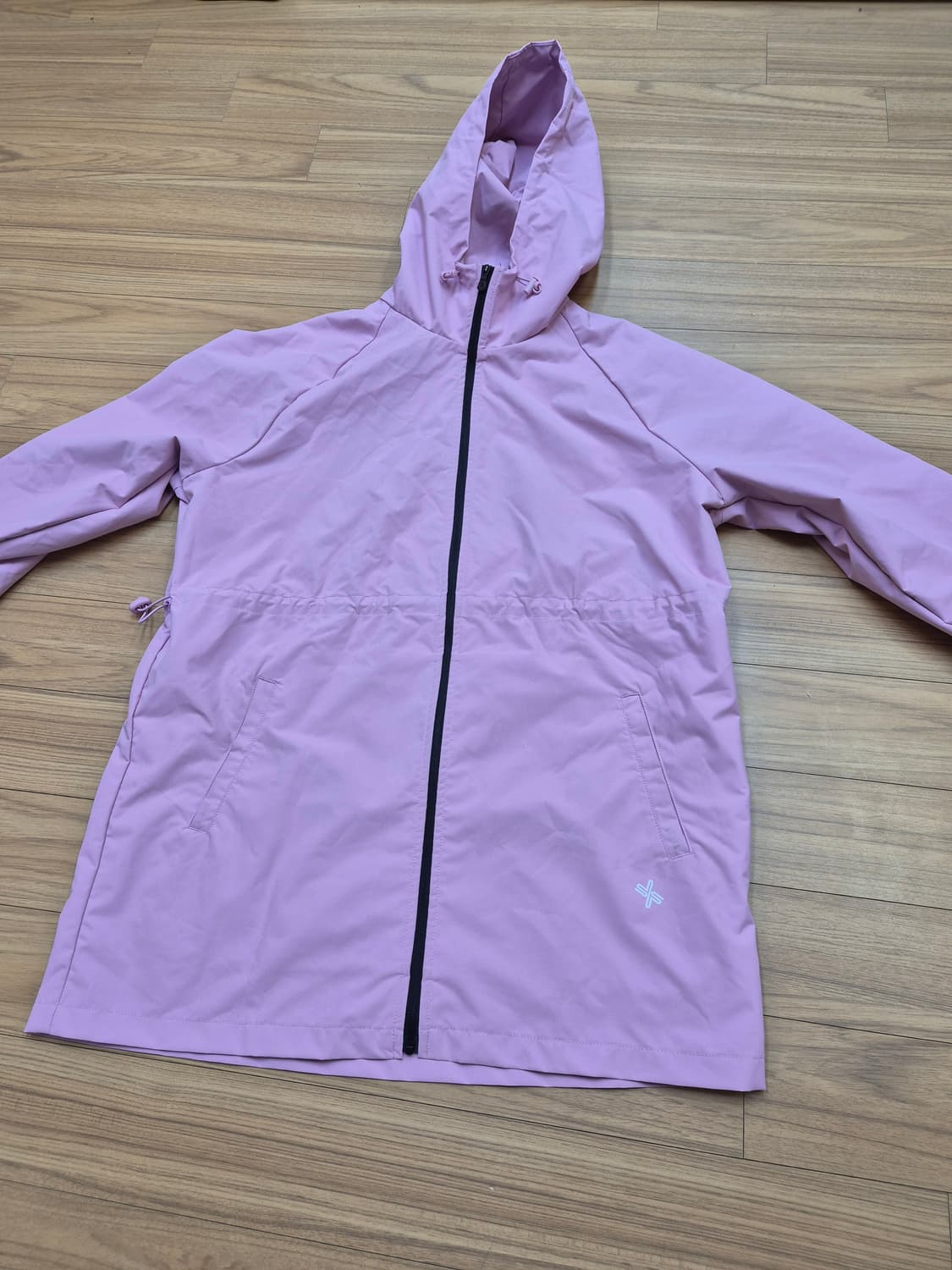 젝시믹스 핑크색 바람막이 M사이즈 판매합니다. 100% 폴리에스터 소재로 상품이미지1