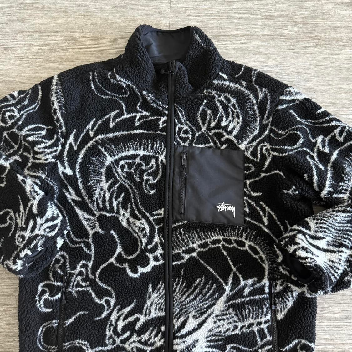 스투시 드래곤 패턴 플리스 자켓 블랙 상품이미지2