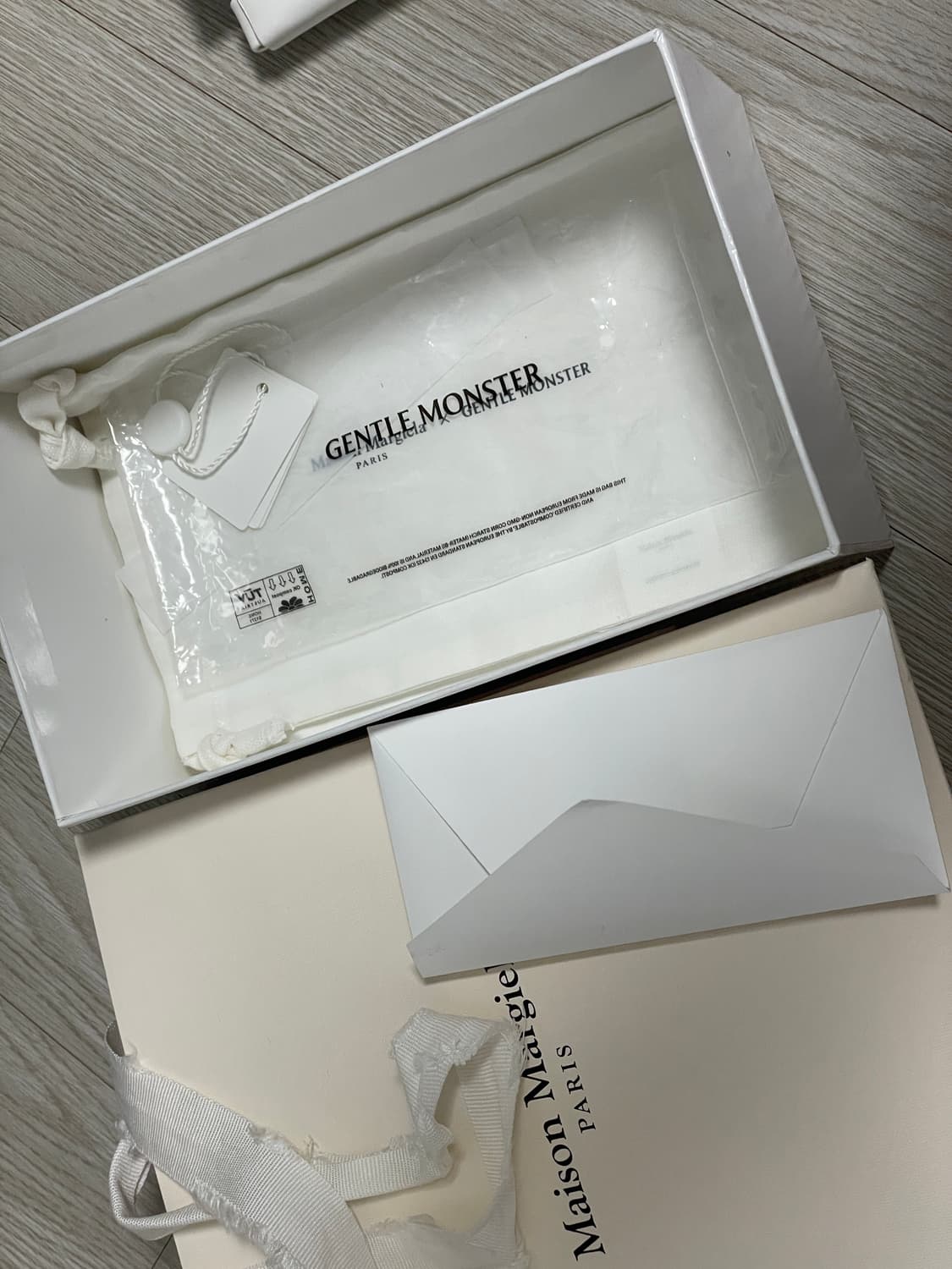 젠틀 몬스터 x 메종 마르지엘라 MM116 블랙 (풀구성) 상품이미지7