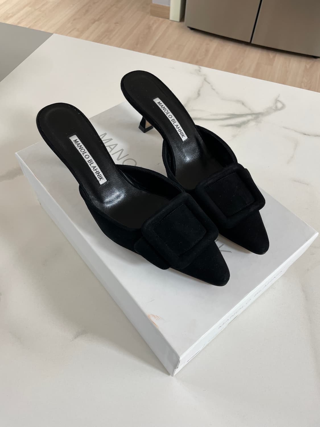 [36]마놀로블라닉 블랙 스웨이드 뮬 상품이미지5