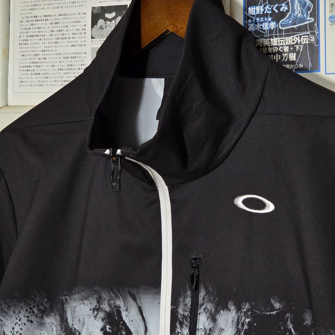 JPN 오클리  블랙 앤 화이트 폴리 집업 상품이미지3