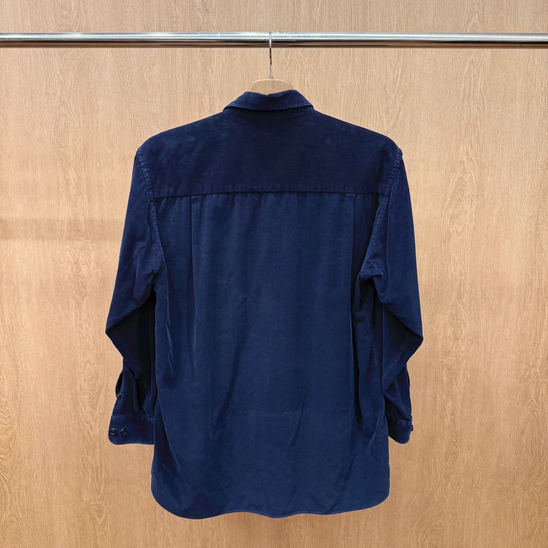 입생로랑 셔츠 롤업 슬리브 클래식 버튼업 로고 자수 디테일 네이비 상품이미지3