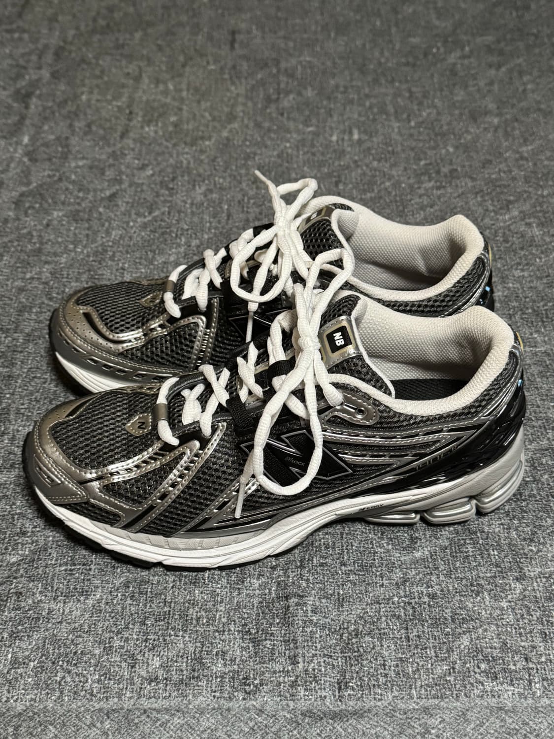뉴발란스 1906 실버 메탈릭 255 상품이미지3