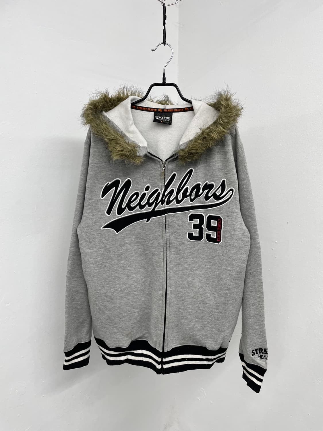 그레이 레터링 퍼 후드집업 상품이미지2