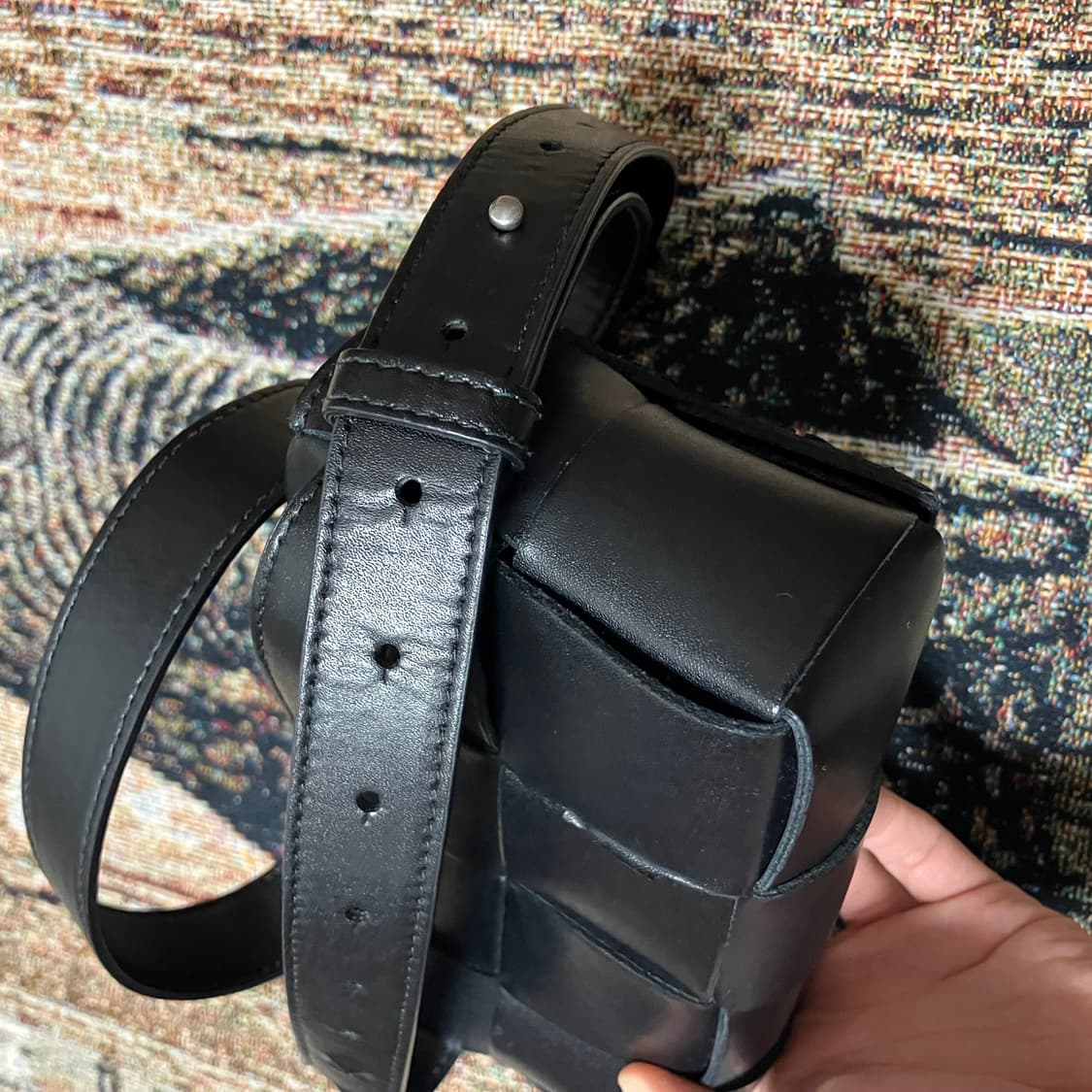 [OS] 보테가 베네타 카세트 벨트 백 블랙 상품이미지3