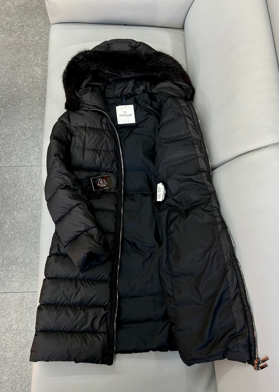 몽클레어 여성 비버퍼 구스 롱패딩(2/66) 상품이미지8