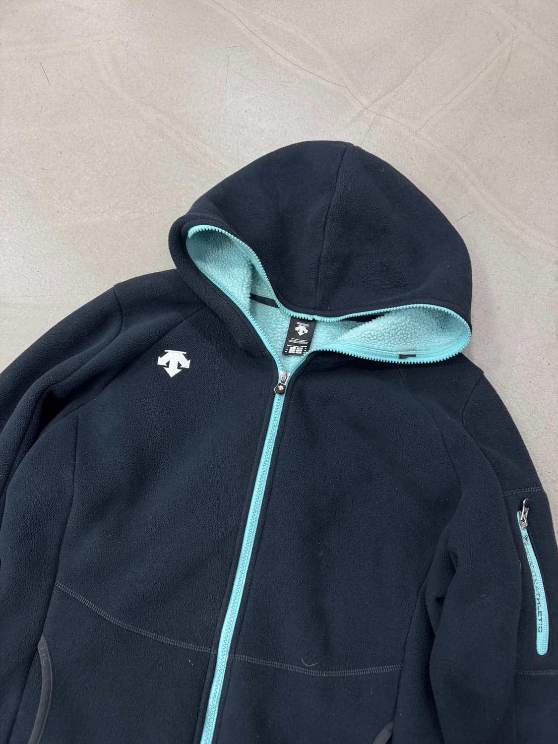 데상트 후드집업 100 상품이미지2