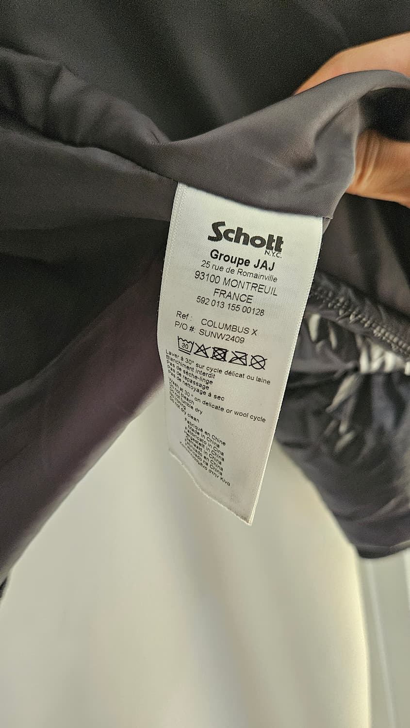 Schott NYC 유광 블랙 패딩 상품이미지6