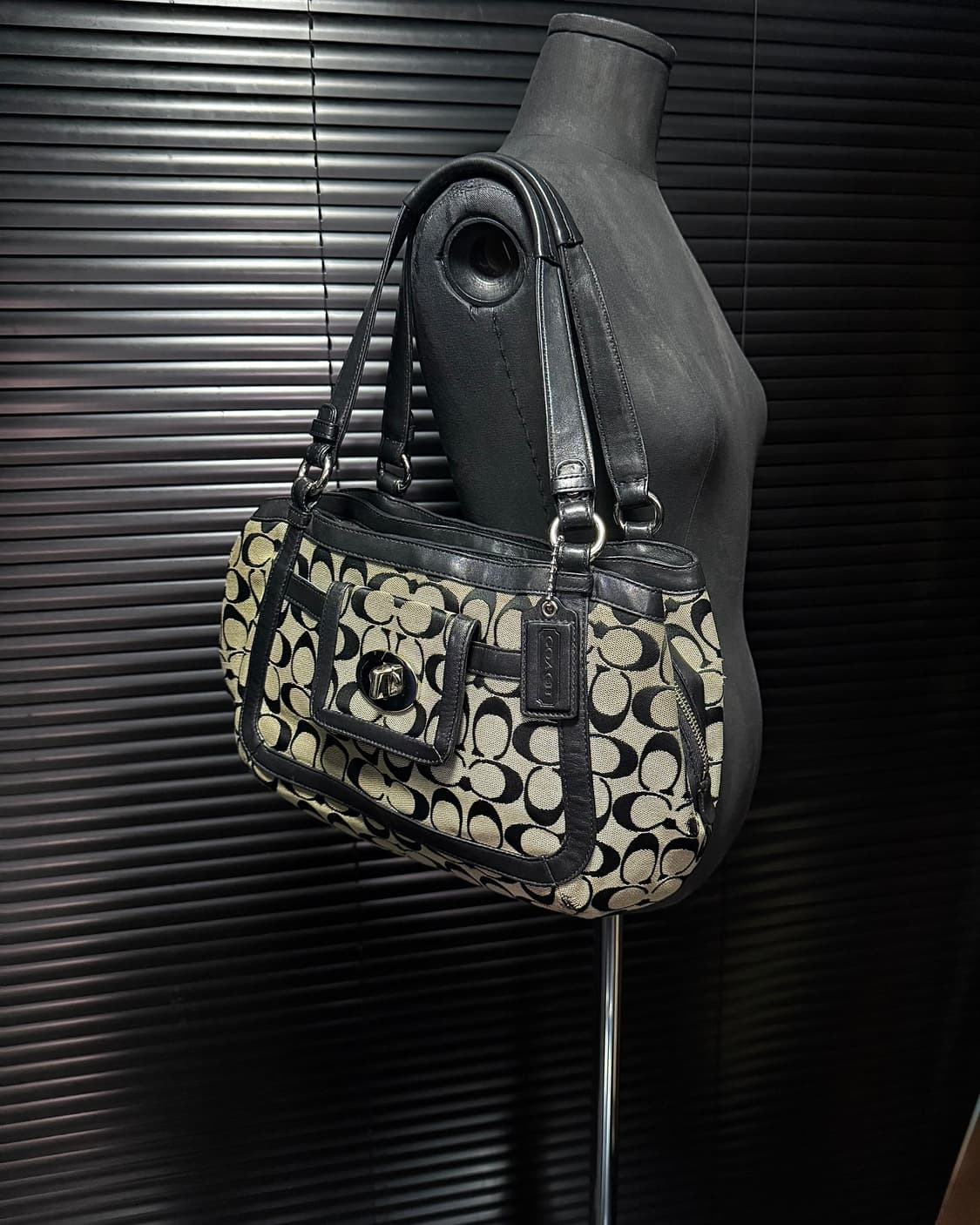 코치 로고 컨버스 가죽 소재 시그니처 블랙 버클 링 고스 펑크 락시크 상품이미지1