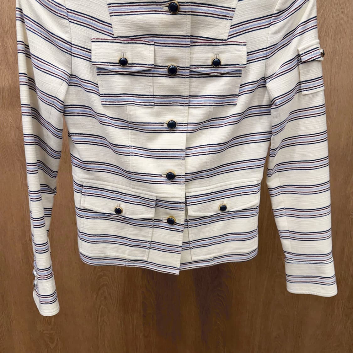 토리버치 테일러드 자켓 블루 스트라이프 패턴 견장 디테일 레귤러핏 화이트 상품이미지5