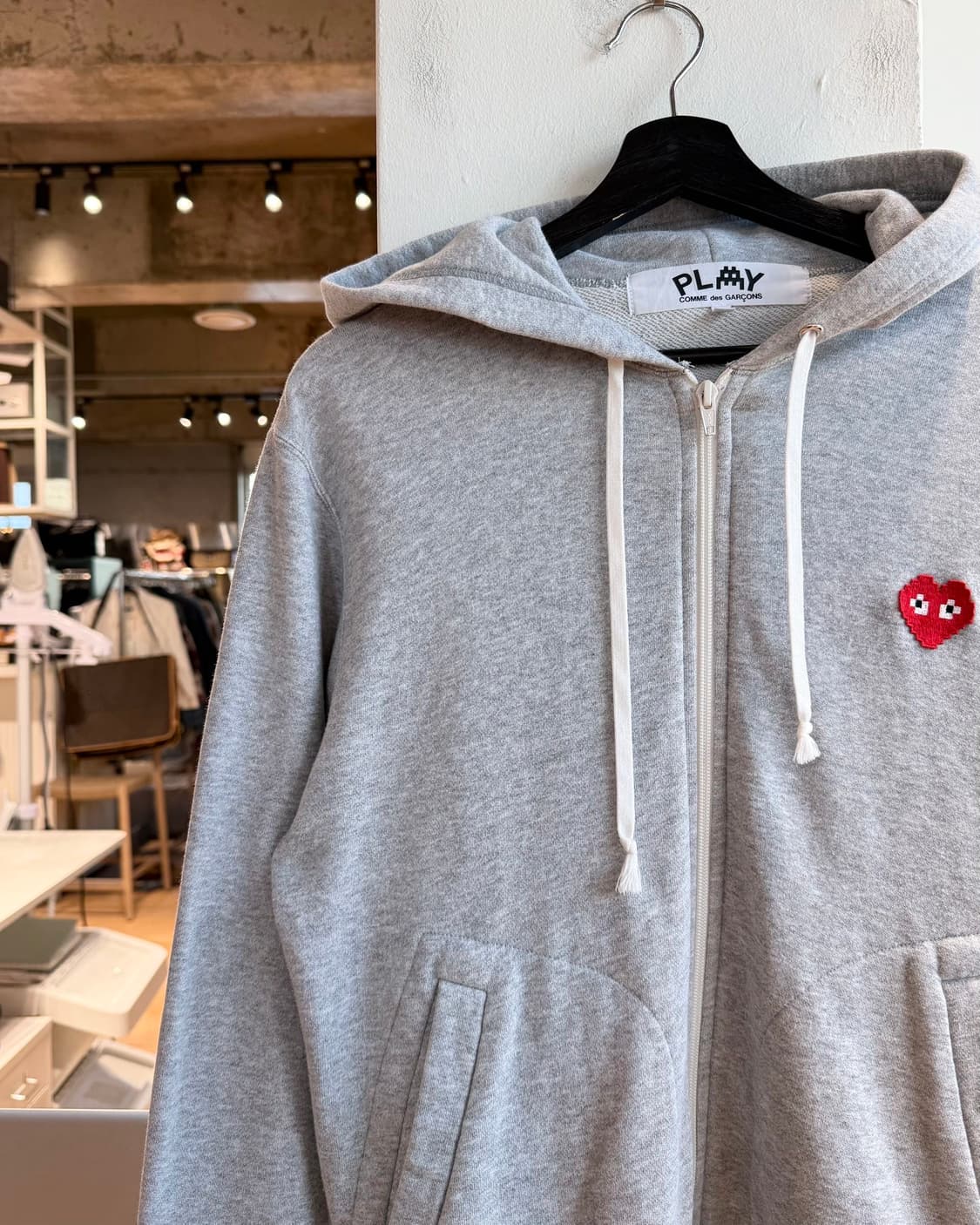 꼼데가르송 플레이 그레이 픽셀 하트 와펜 후드 집업  상품이미지4