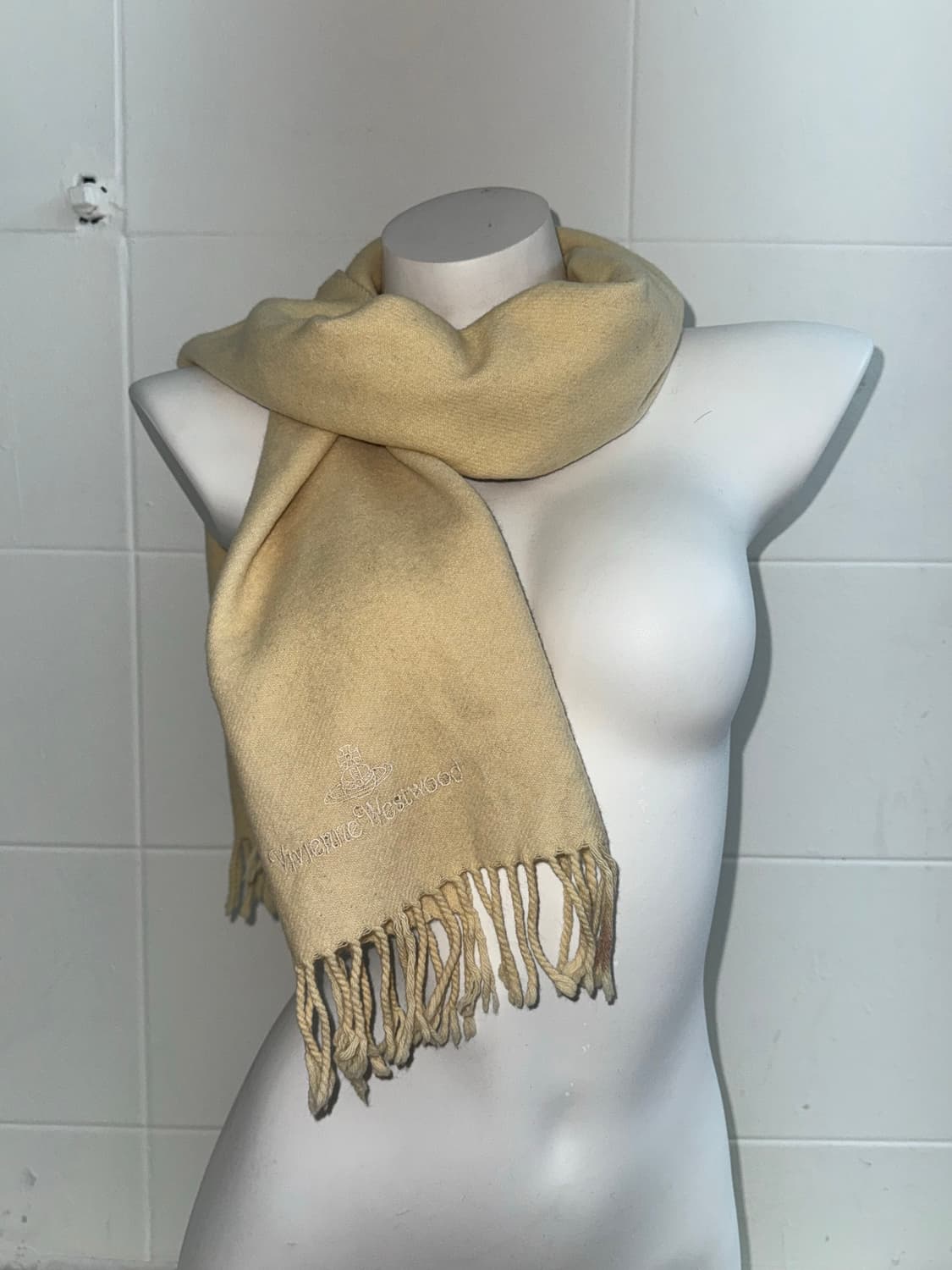 비비안웨스트우드 아이보리 화이트 로고자수 머플러 상품이미지1