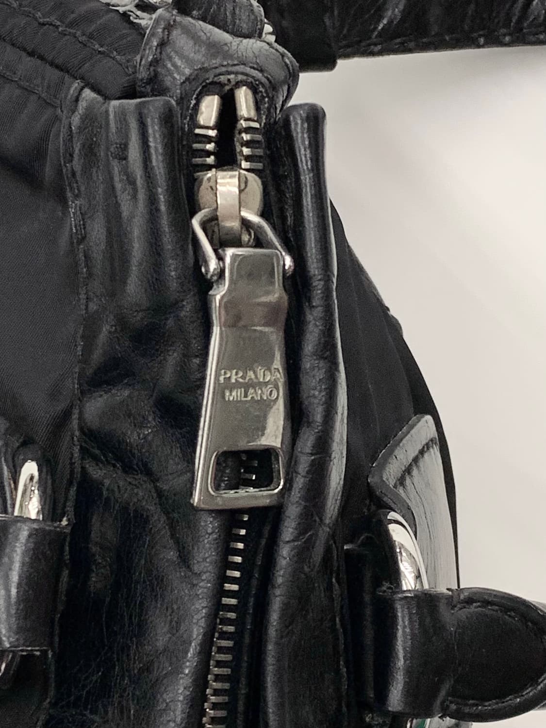 Prada 프라다 블랙 나일론 레더 크로스백 상품이미지7