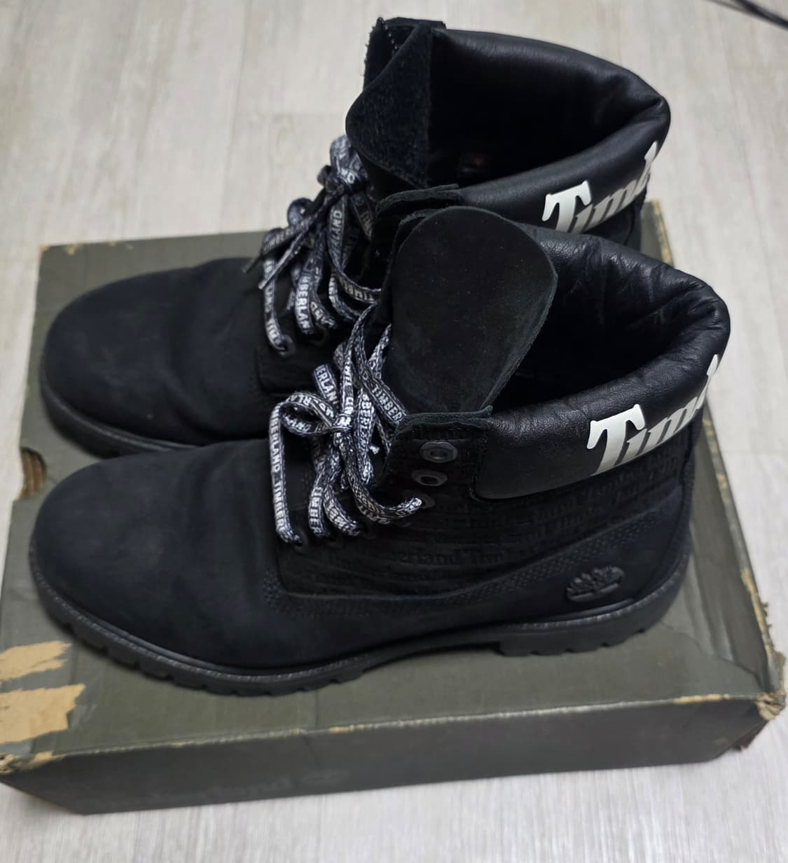 팀버랜드 6인치 프리미엄 레터링 블랙부츠(275~280) 상품이미지4