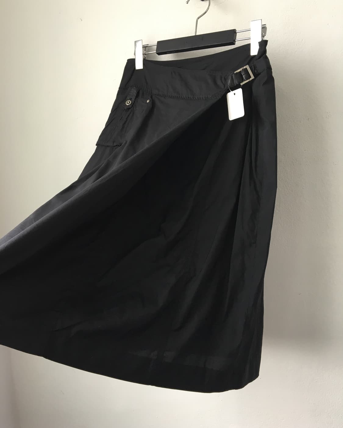 Belted wrap glossy skirt 상품이미지3