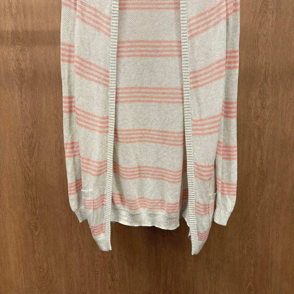 띠어리 코튼 캐시미어 긴팔 니트 가디건 스트라이프 디테일 슬림핏 아이보리 상품이미지5