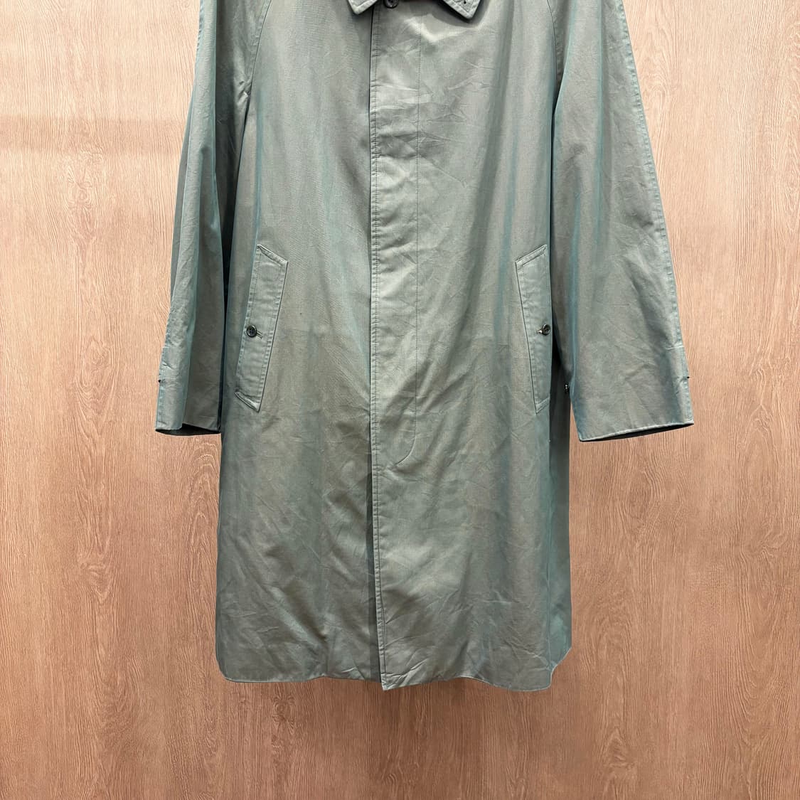 버버리 클래식 싱글 코트 안감 체크 라이닝 사이드 플랩 포켓 디테일 카키 상품이미지5