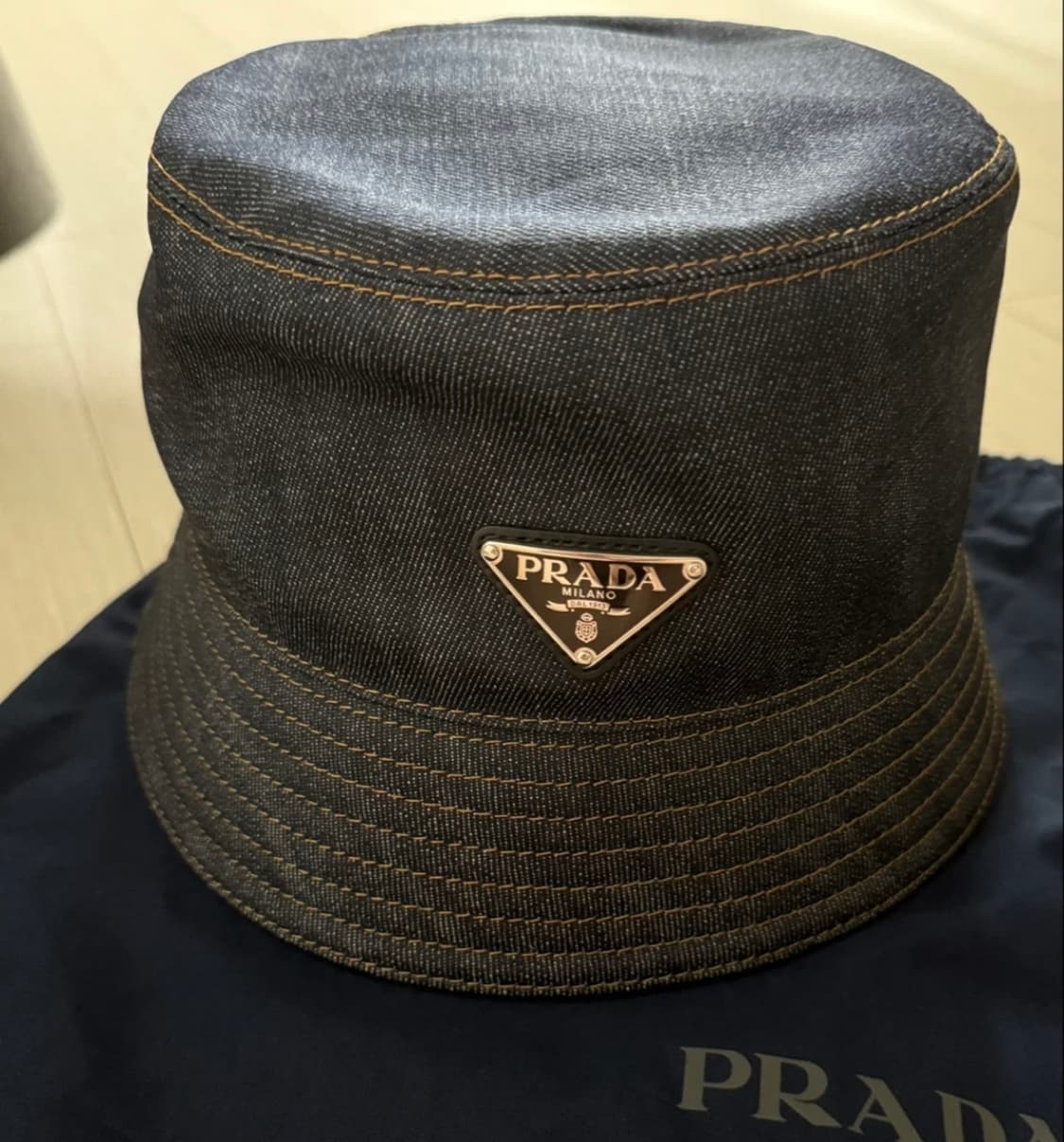 새상품 프라다 샐비지 데님 버킷햇 XXL (61cm) 상품이미지2