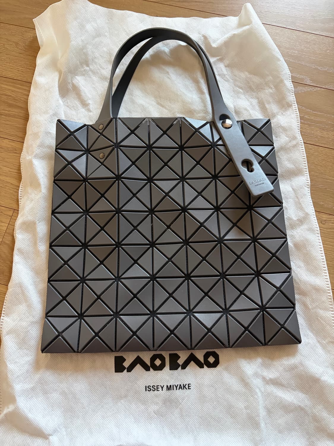 바오바오 루센트 토트백 스몰 그레이 상품이미지1