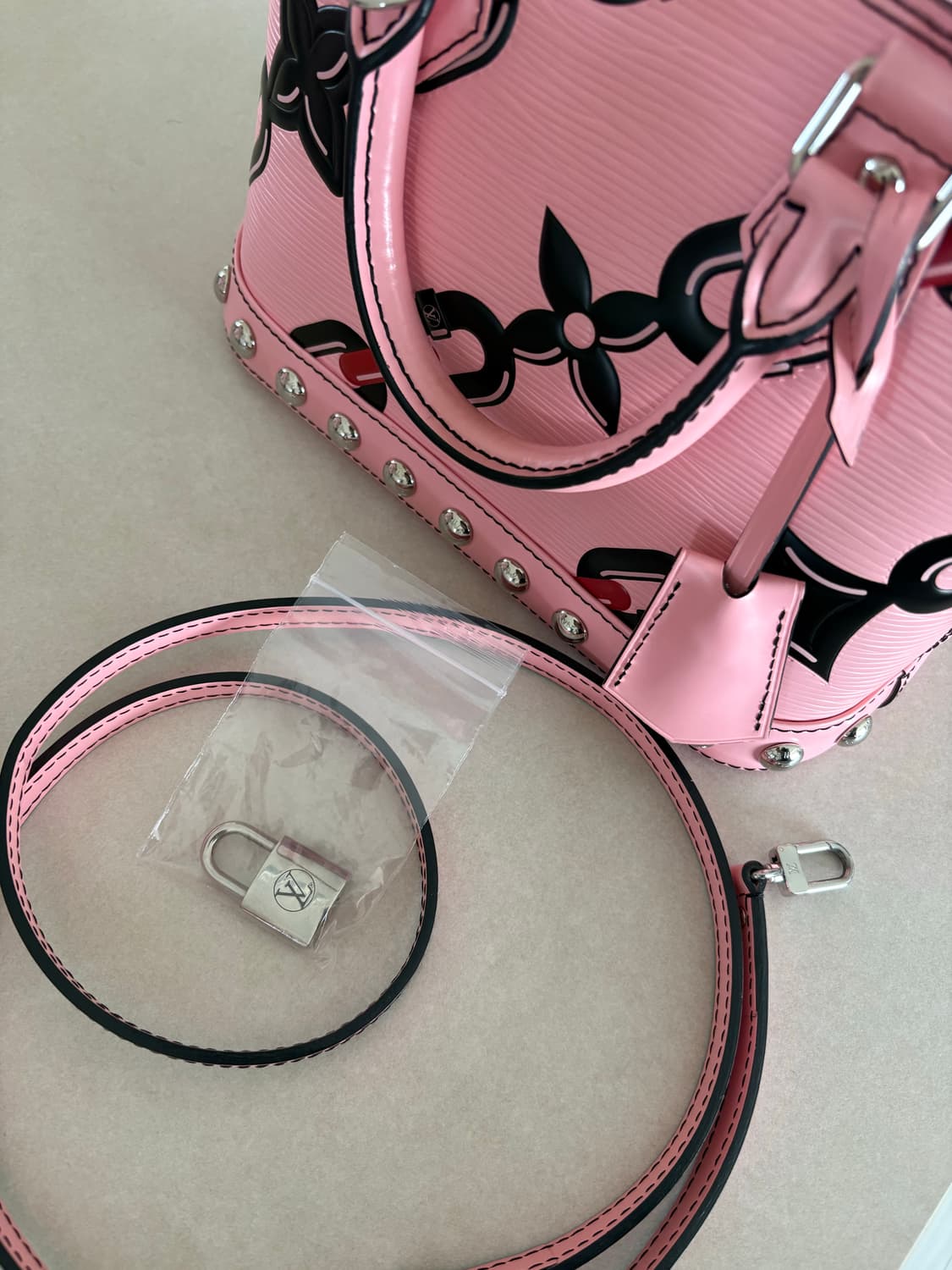 루이비통 알마 BB 에삐 핑크 M42587 상품이미지5