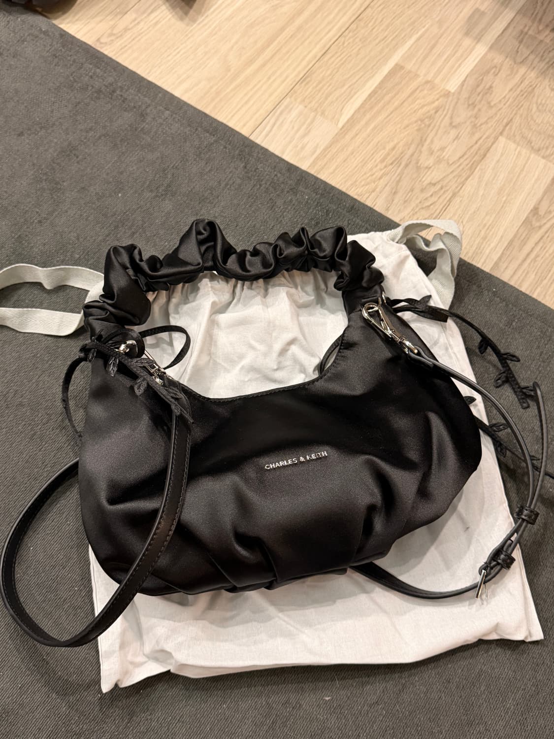찰스앤키스 블랙 셔링백 상품이미지1