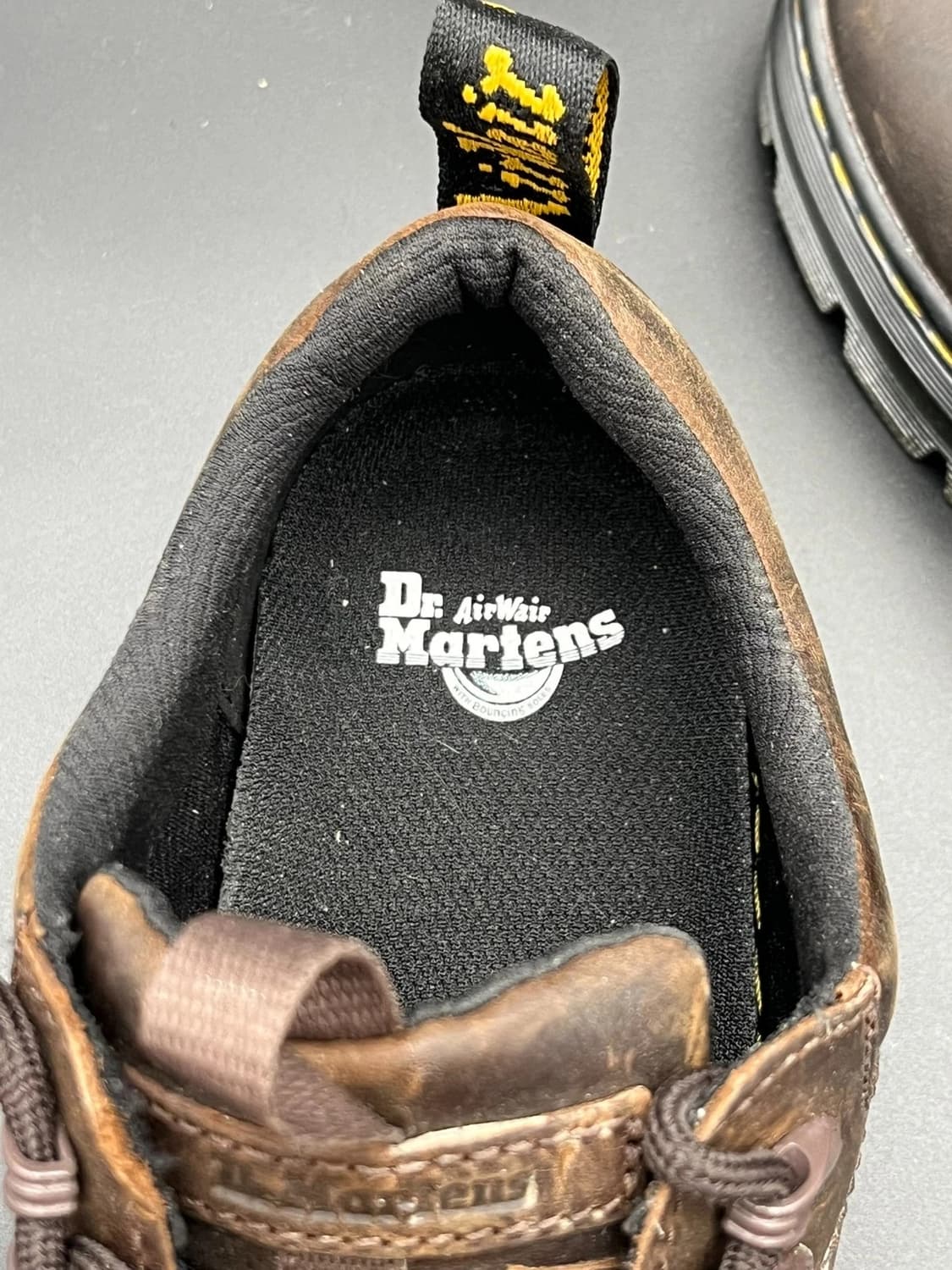 닥터마틴 리더 크레이지 호스 레더 유틸리티 슈즈 다크 브라운 상품이미지8