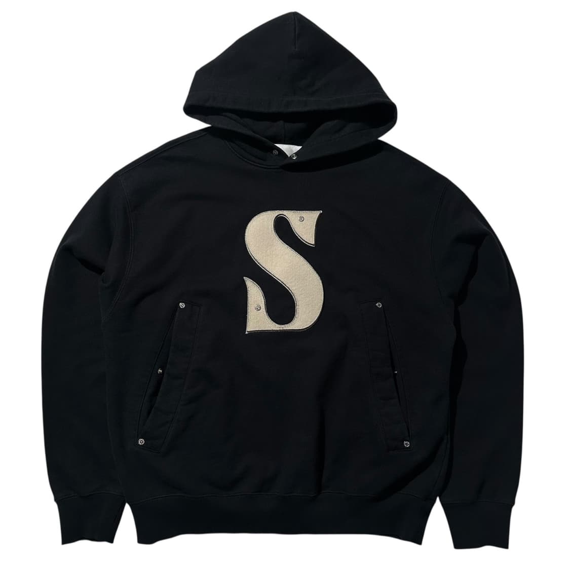 세터 리벳 아플리케 포켓 로고 후드 상품이미지1