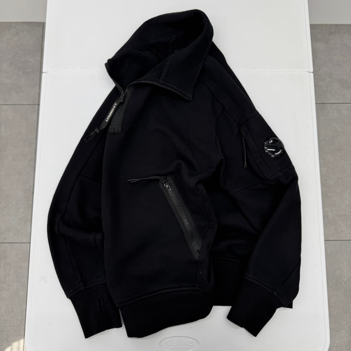 CP컴퍼니 맨투맨  상품이미지1