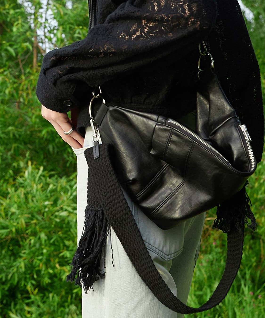 BLACK eco leather tassle cross bag 상품이미지3