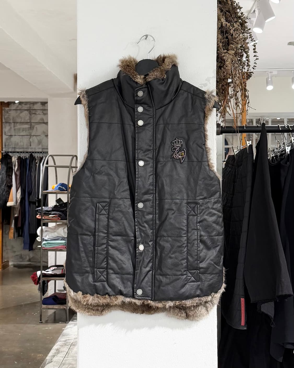 쟈딕앤볼테르 디럭스 블랙 코튼 래빗퍼 리버시블 베스트 상품이미지1