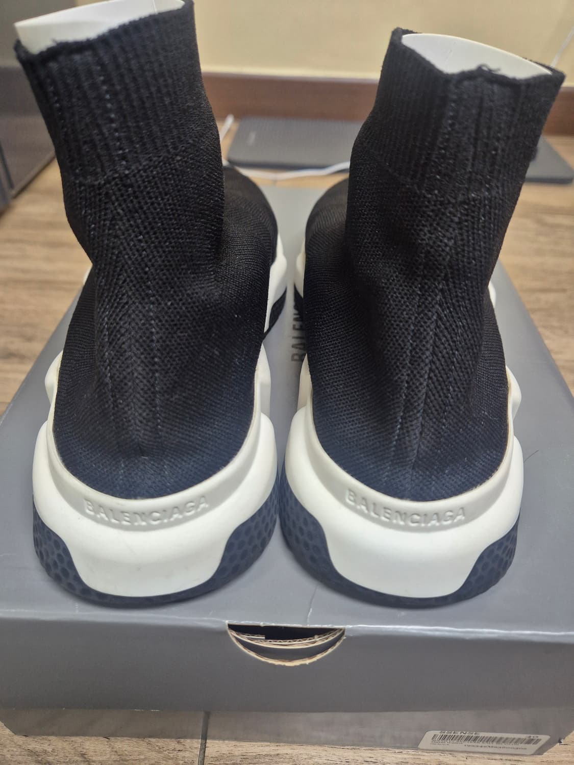 발렌시아가 스피드러너 블랙/화이트 40,260mm 정품 상품이미지6