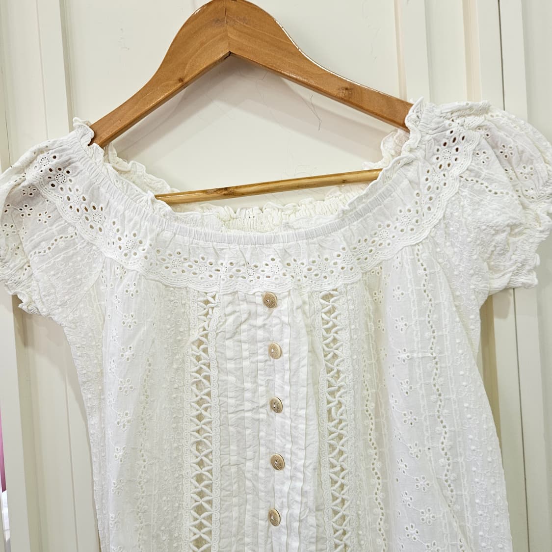 리즈리사(LIZ LISA) 펀칭 레이스 오프숄더 블라우스 상품이미지2