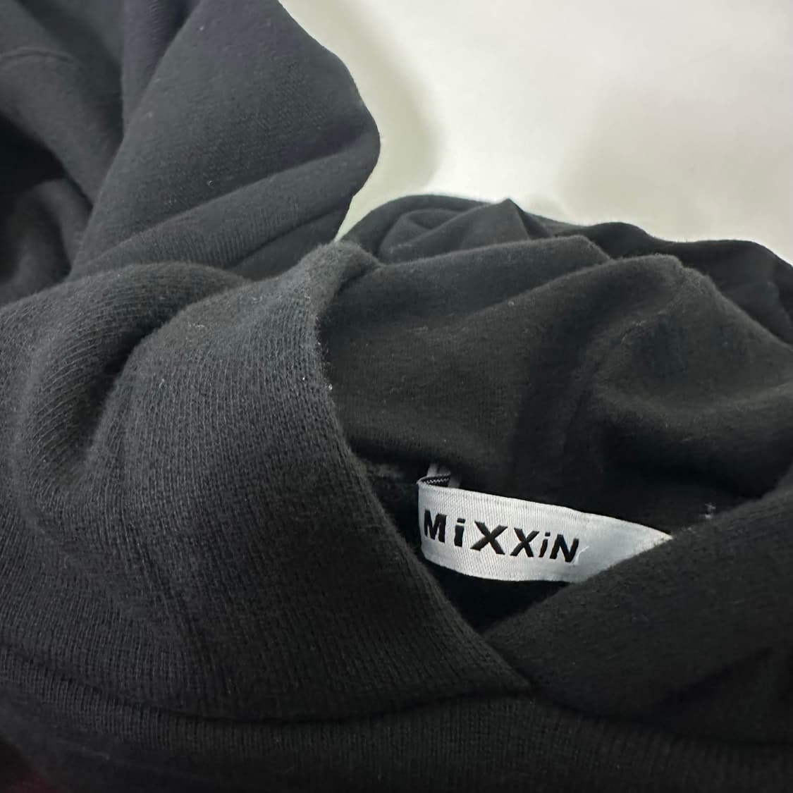 우먼OS 믹스인 MIXXIN 오버핏 CRUSH로고 크롭 스웻후드티 상품이미지4