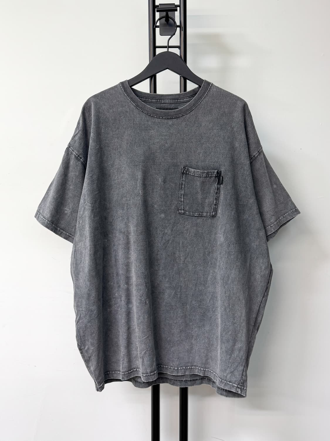 아트모스 21SS 케미컬 워시 빅 테이퍼드 포켓 티 상품이미지1