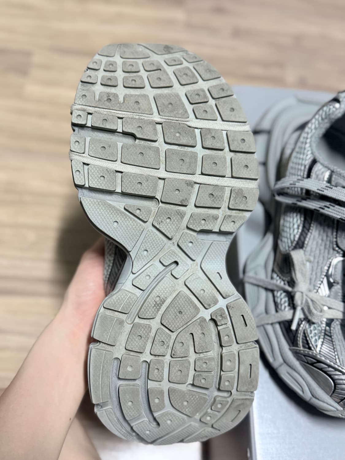 발렌시아가  42 3XL grey/black 상품이미지4