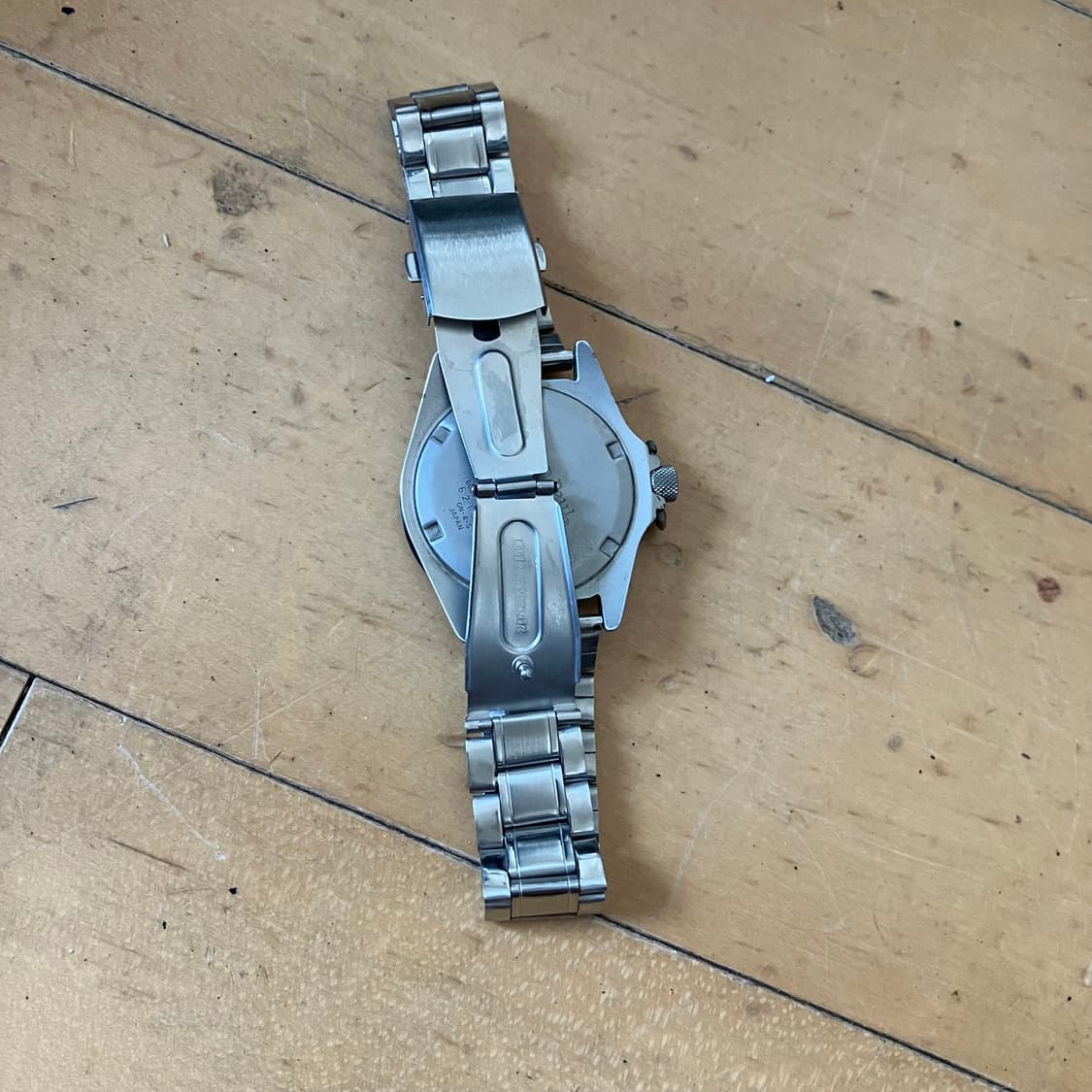 Jean paul gaultier 장폴고티에 레드 페이스 메탈 쿼츠 시계 상품이미지5