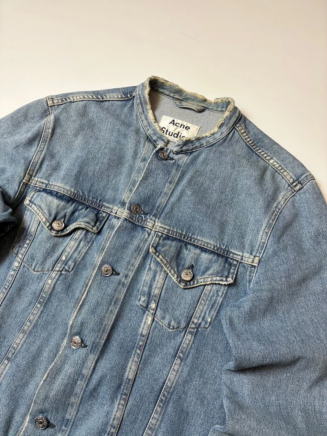 아크네 스튜디오 데님 노카라 트러커 자켓 PN8540 상품이미지2