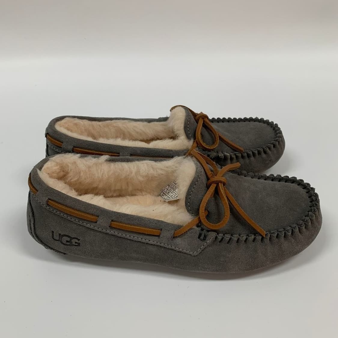 UGG 다코타 양털 모카신 그레이 220 상품이미지4