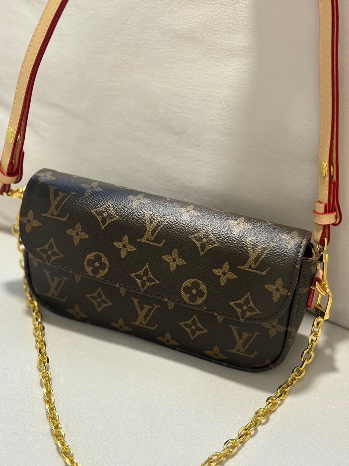 루이비통 WOC 월릿 온 체인 아이비 크로스백(새상품) 상품이미지1