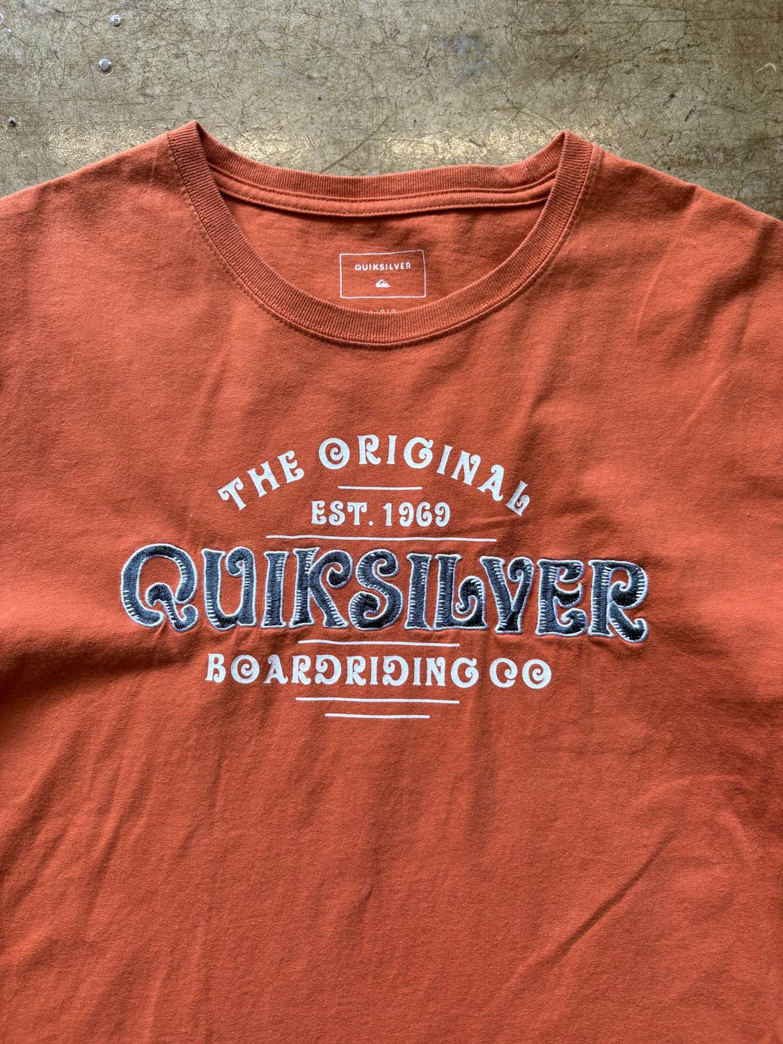 퀵실버 자수 반팔 티셔츠 상품이미지2