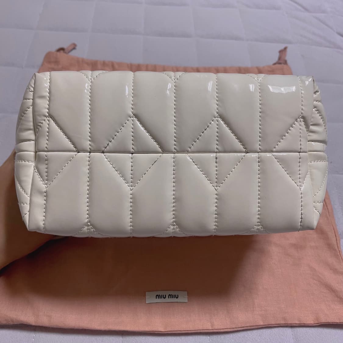 (정품)미우미우 스피릿 마테라쎄 시레 미니백 화이트 가방 상품이미지7