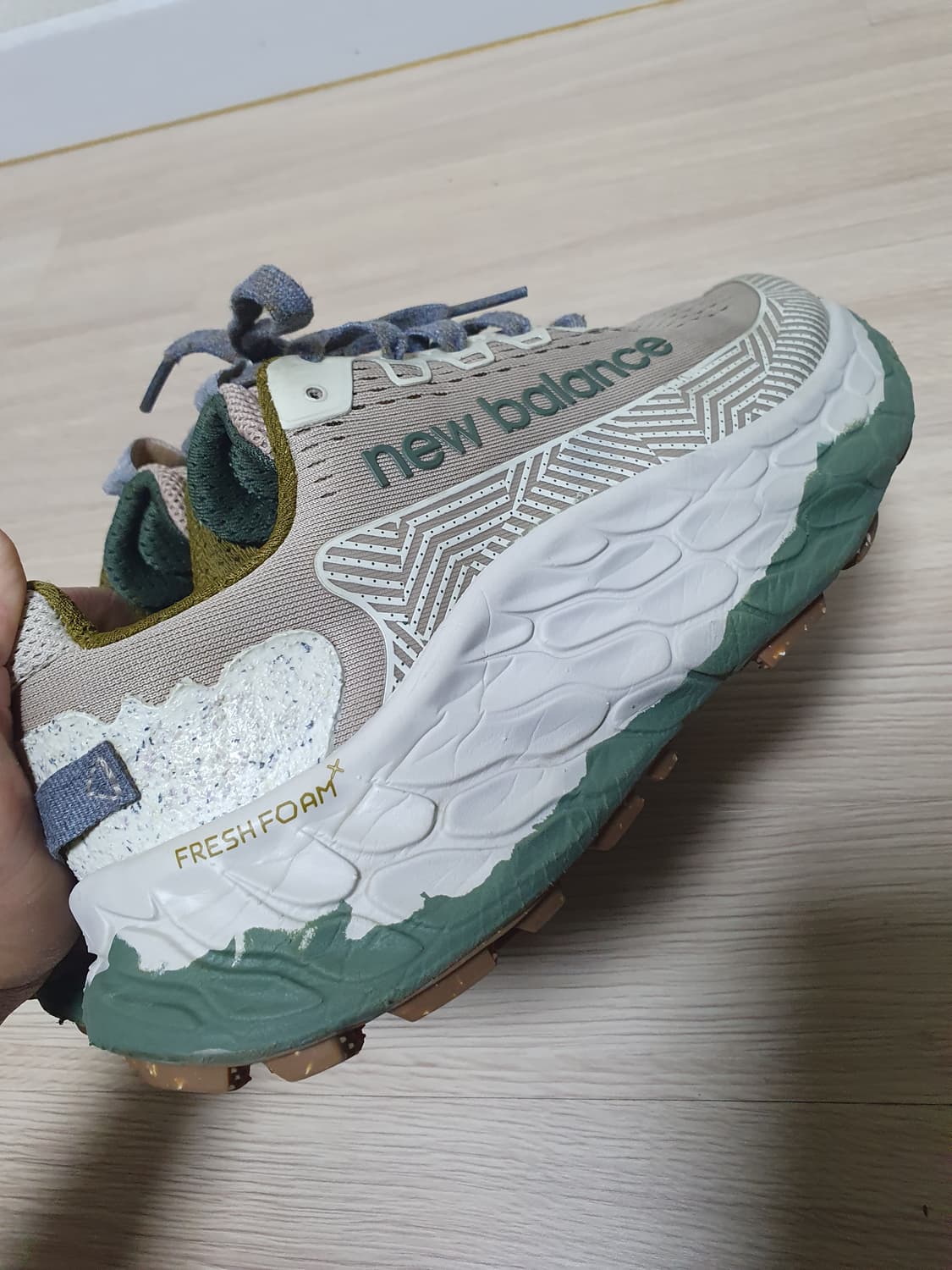 뉴발란스 프레쉬폼 모어 v3 트레일러닝화 260 상품이미지6