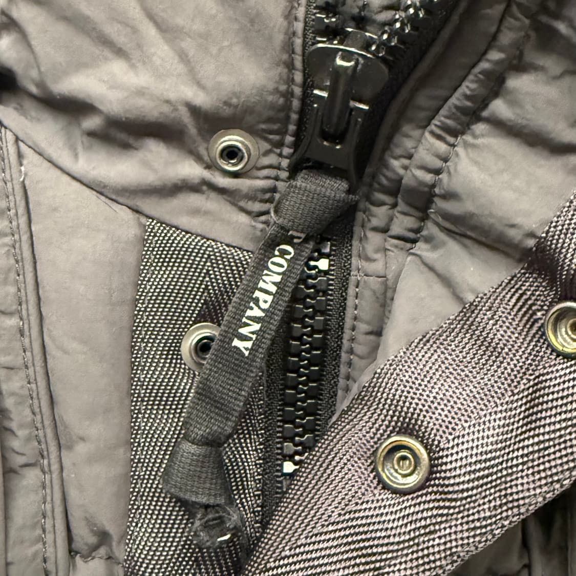 [정품/100] C.P.컴퍼니 덕다운 고글 패딩조끼 상품이미지4