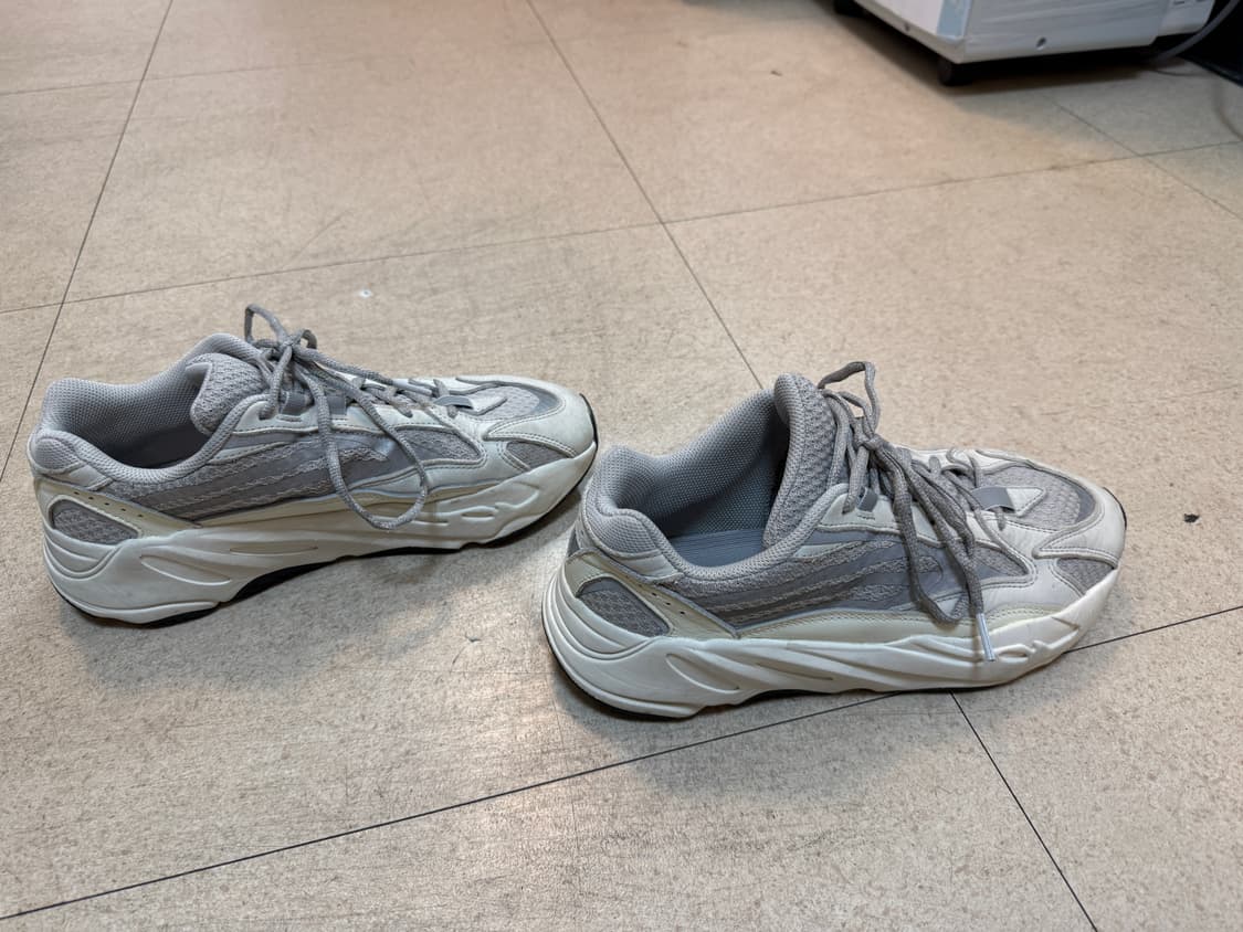 아디다스 이지부스트 700 V2 스태틱 265mm 상품이미지5