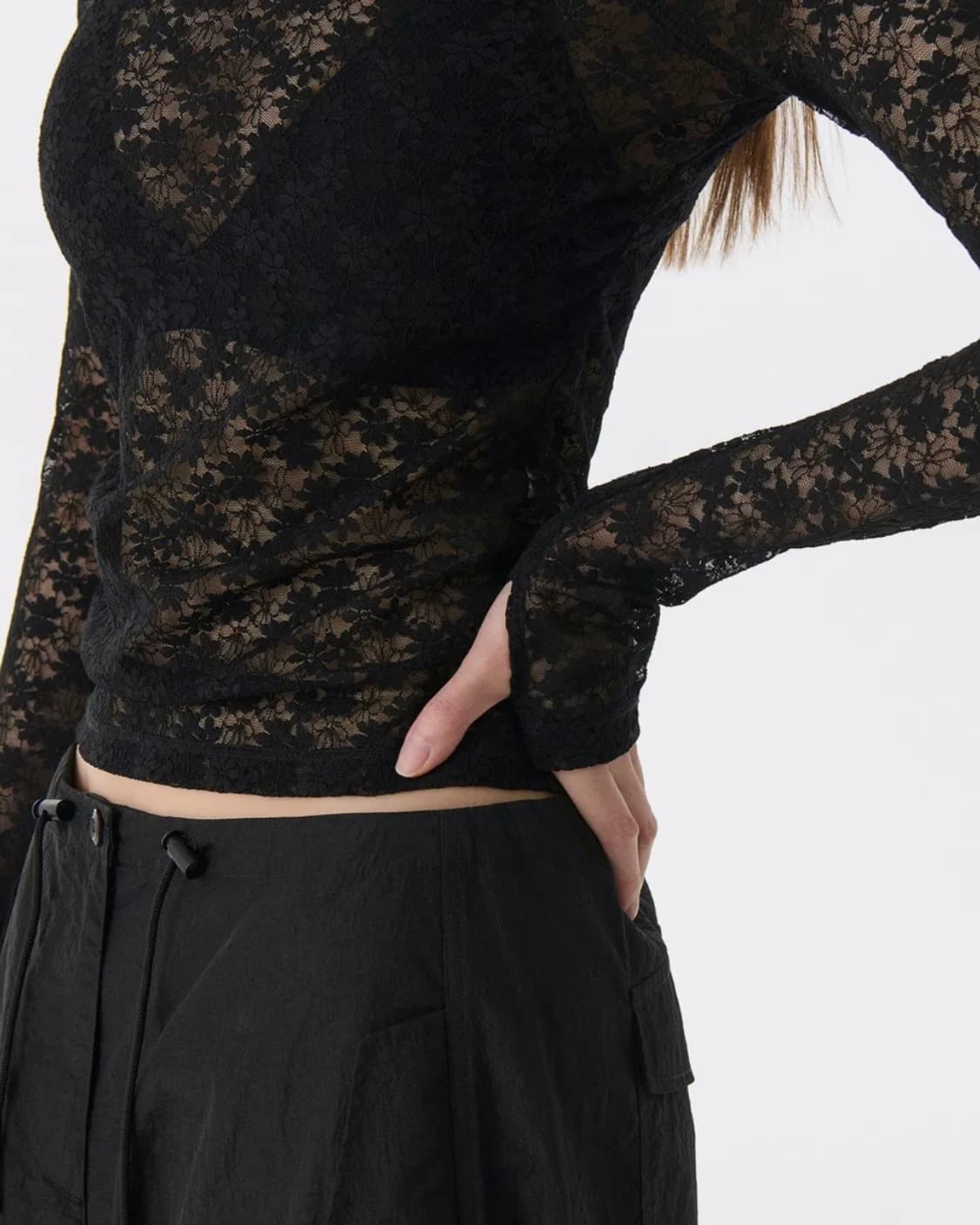 무신사 스탠다드 우먼 우먼즈 플로럴 레이스 후디드 긴소매 티셔츠 [블랙] 상품이미지4